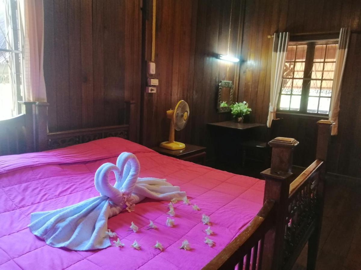 Hotel Crossroads House Mae Hong Son Exterior foto