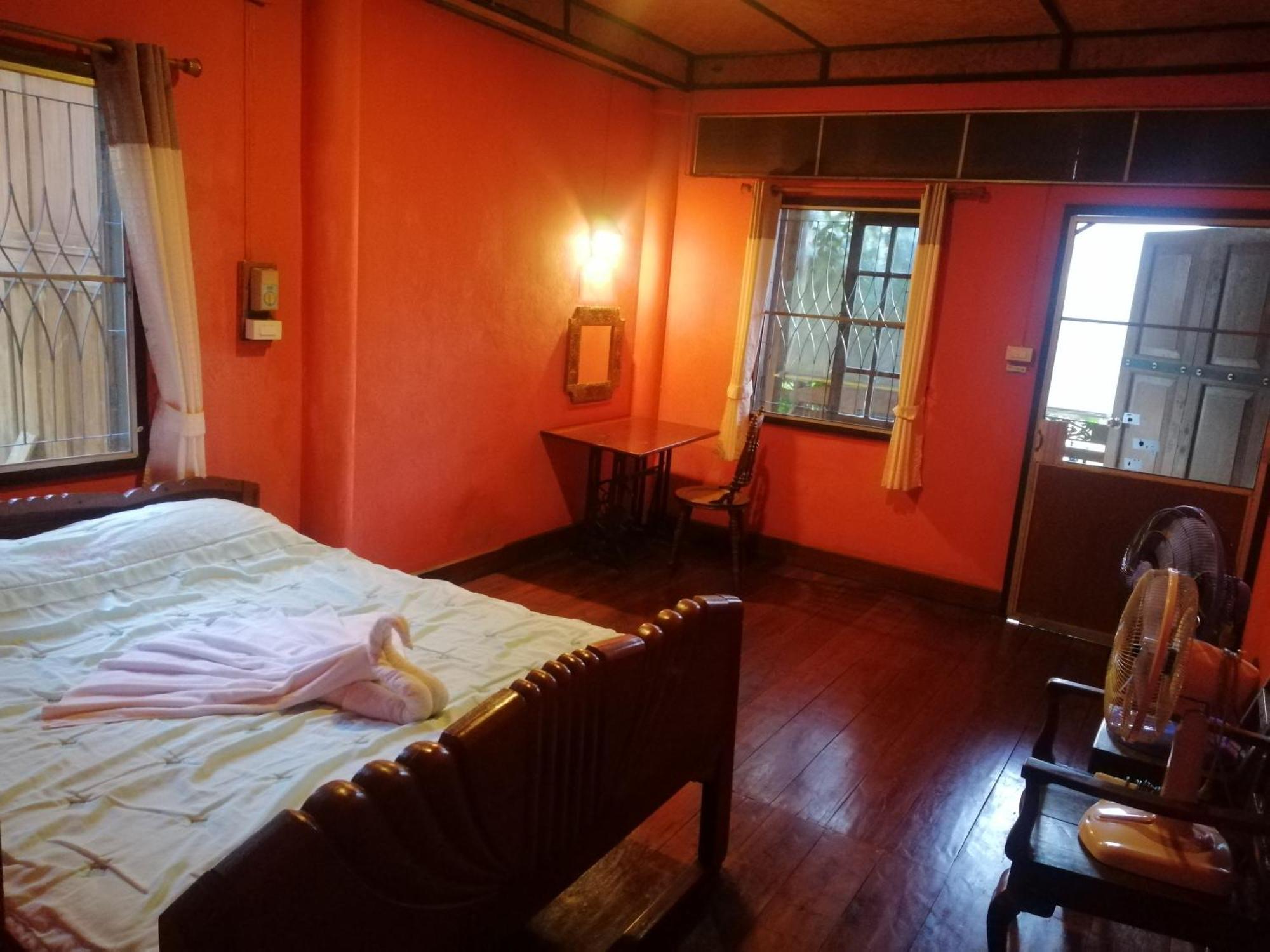 Hotel Crossroads House Mae Hong Son Exterior foto
